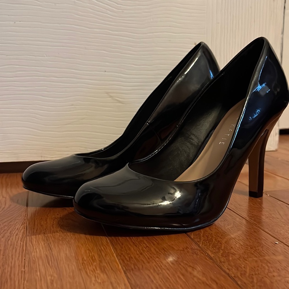 Staple Black Pumps
